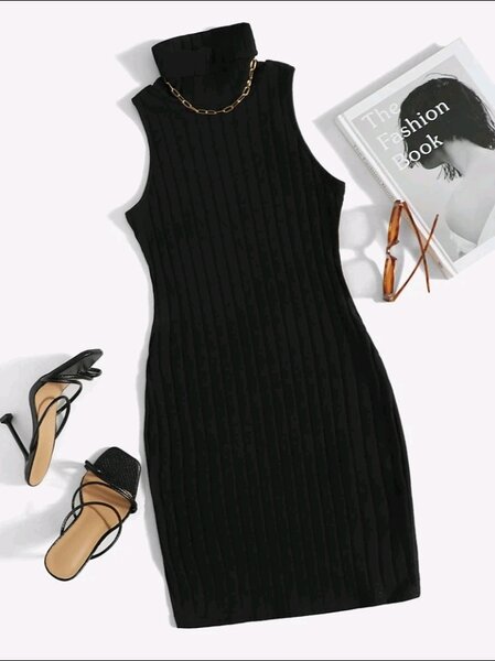 Robe noire sans manches élégante