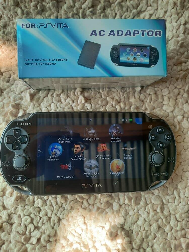 PS vita fat  occasion +20 jeux installés  - une pochettes