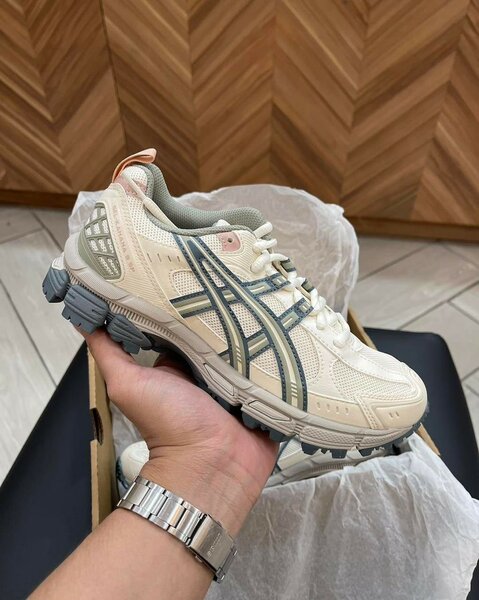 PAIRE DE ASICS GREY