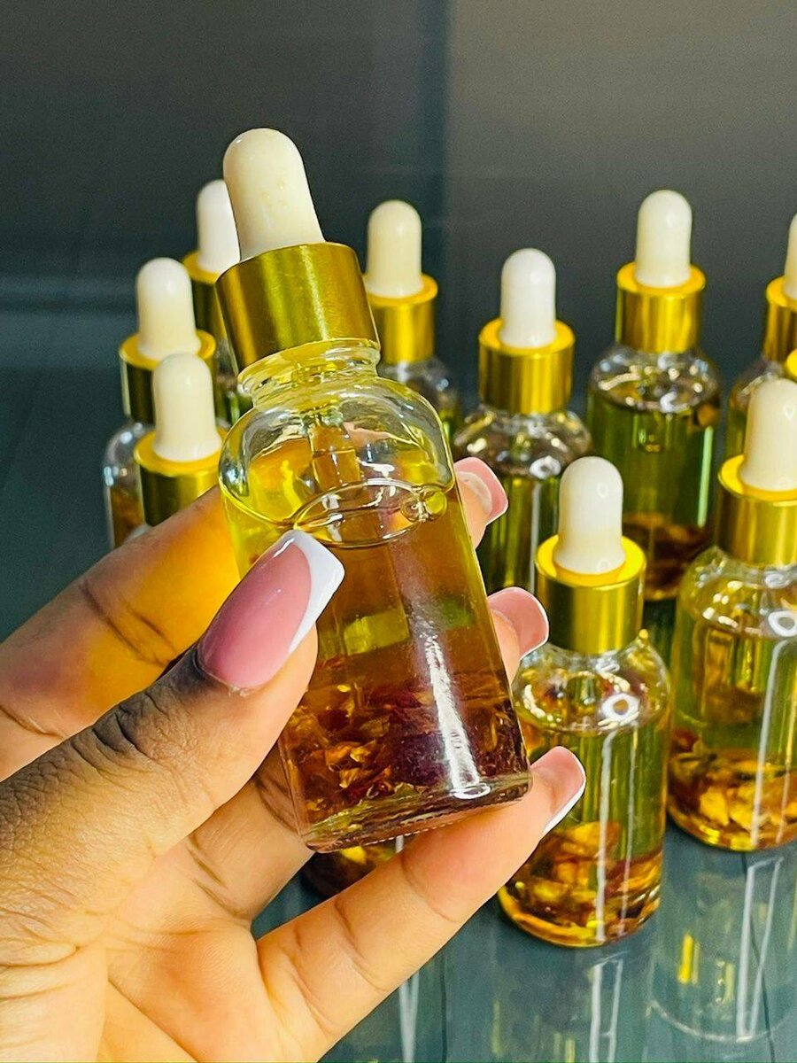 Huile parfumée avec pétale de