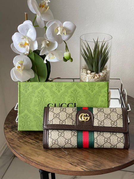 white gucci bag