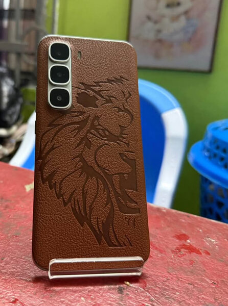 Coque en Cuir Gravée Lion pour Smartphone