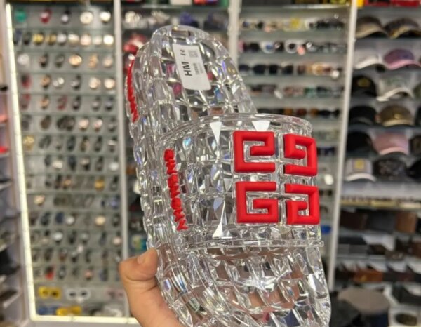 Sandales transparentes élégantes