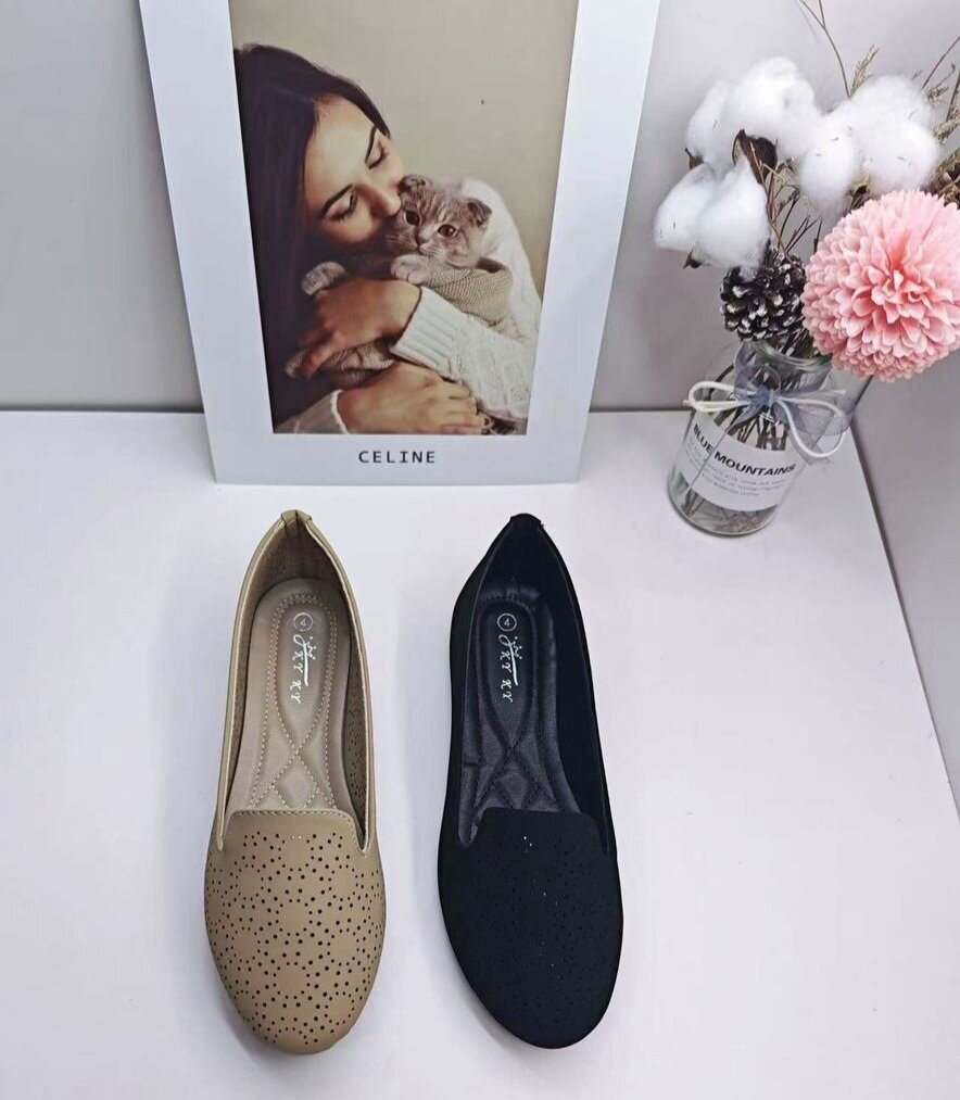 Flat shoes