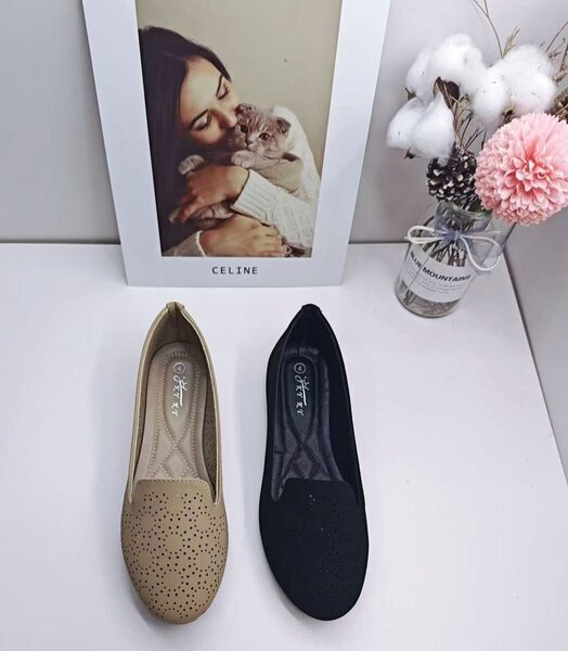 Flat shoes