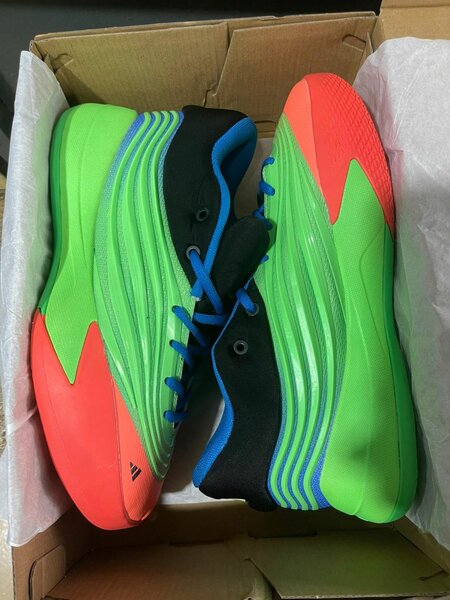 Adidas lillard 10