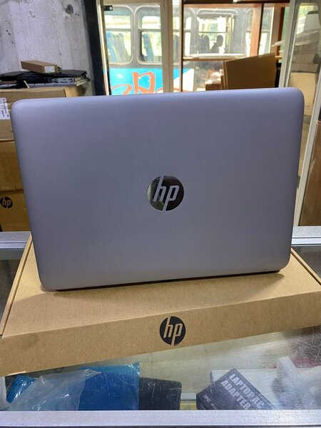 *HP elitebook 820 G4*   *Core i7*