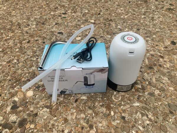 Automatic water dispenser