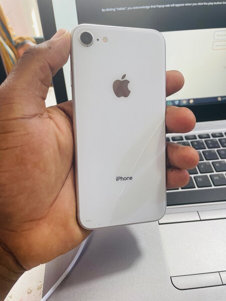 iPhone 8 64Go