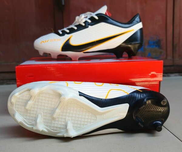 Soccer boots