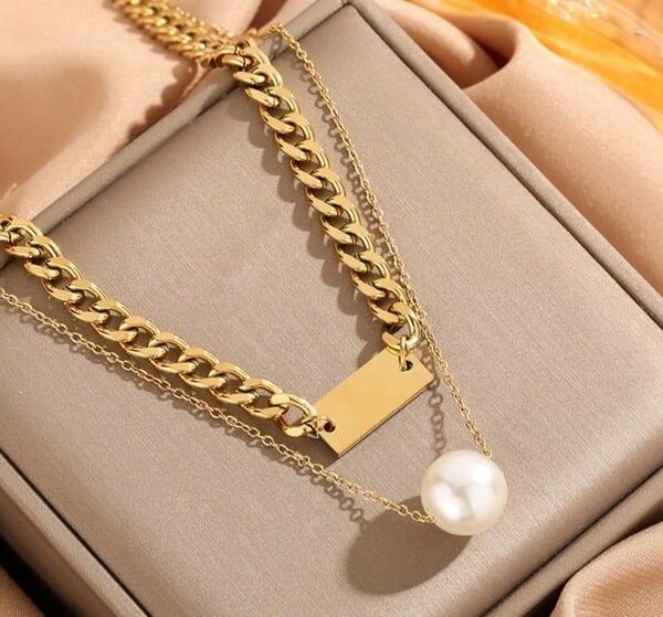 Elegant Gold Pearl Necklace