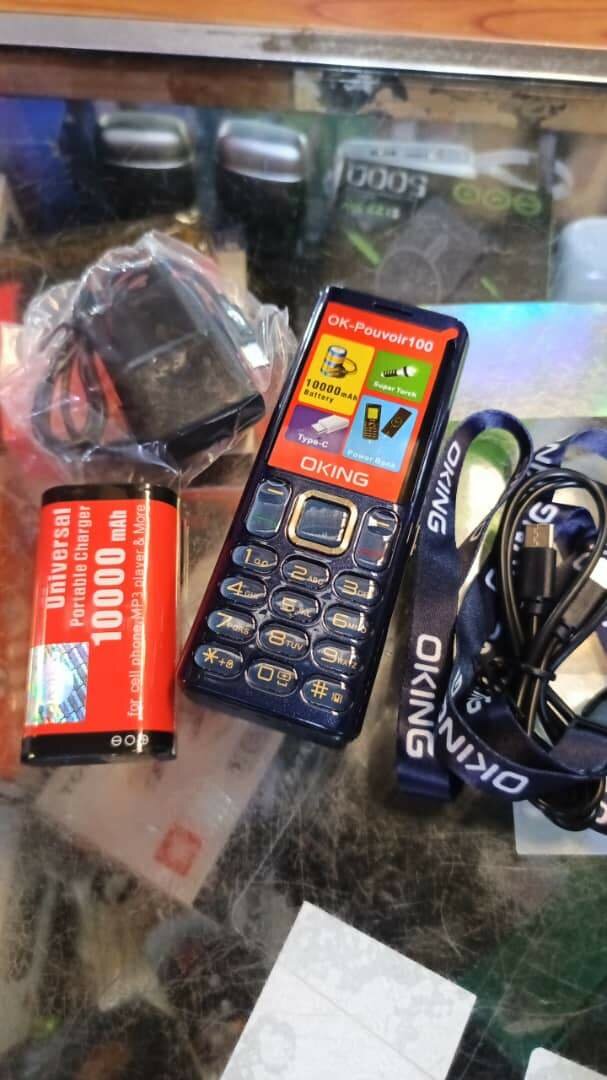 Téléphone portable OKING avec chargeur 10000mAh