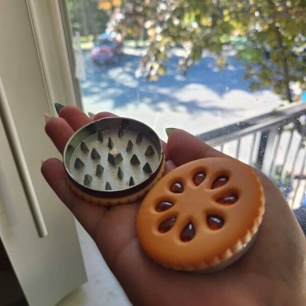 Tobacco grinder