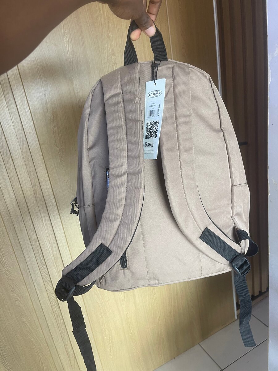 Sac à dos beige Eastpak élégant