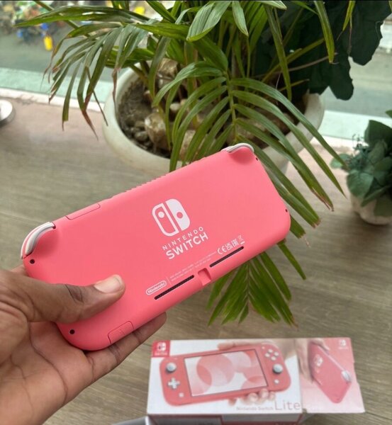 Nintendo Switch Lite Coral