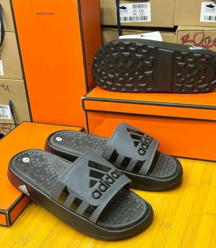 Claquettes confort homme