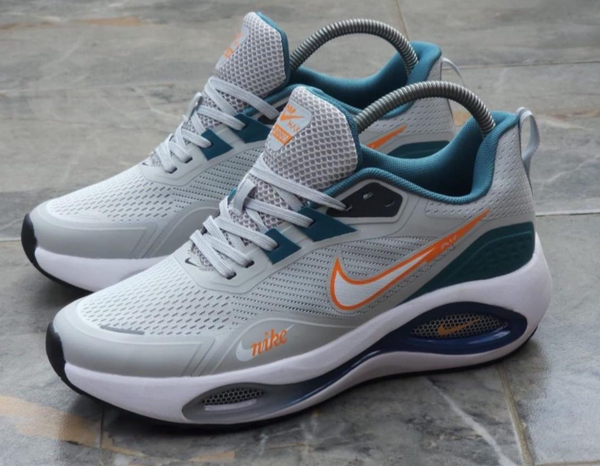 NIKE ZOOM RUNNERS