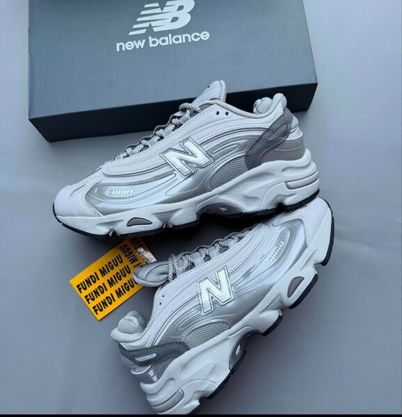 NEW BALANCE 1000