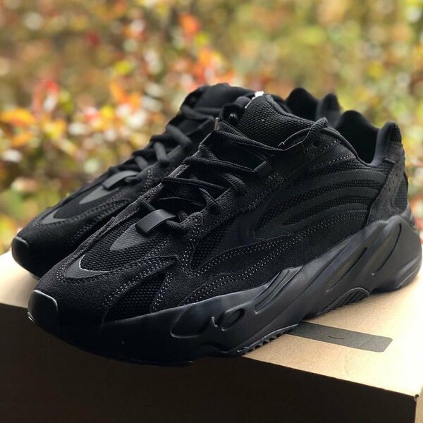 Yezzy 700 V2 noir