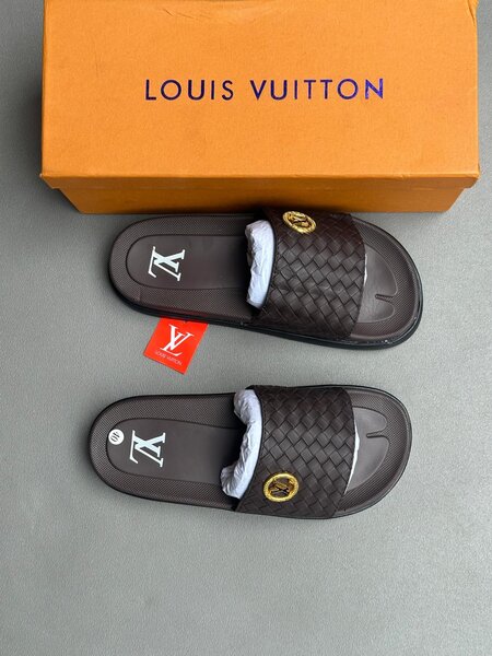Chaussure claquettes Louis Vuitton