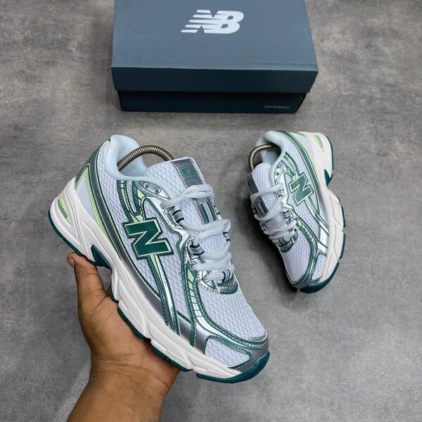 New Balance 740