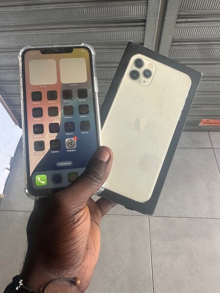 iPhone 11 Pro Max avec boîte