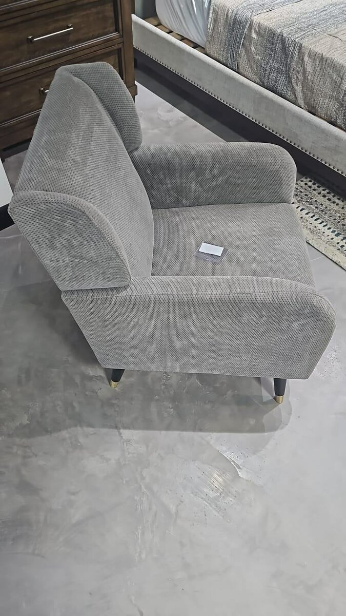 ACCENT CHAIR