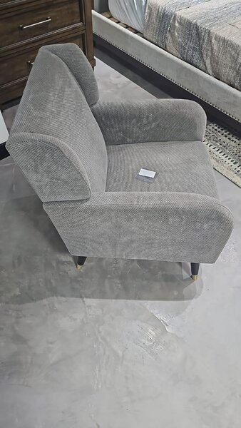 ACCENT CHAIR