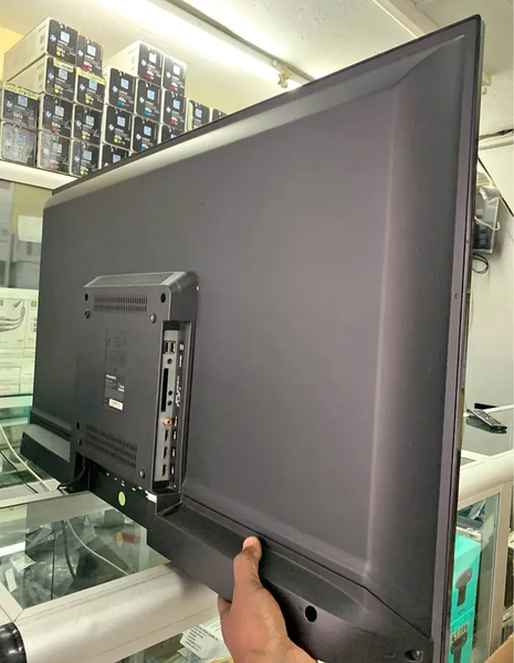 Télévision LED Full HD 43"