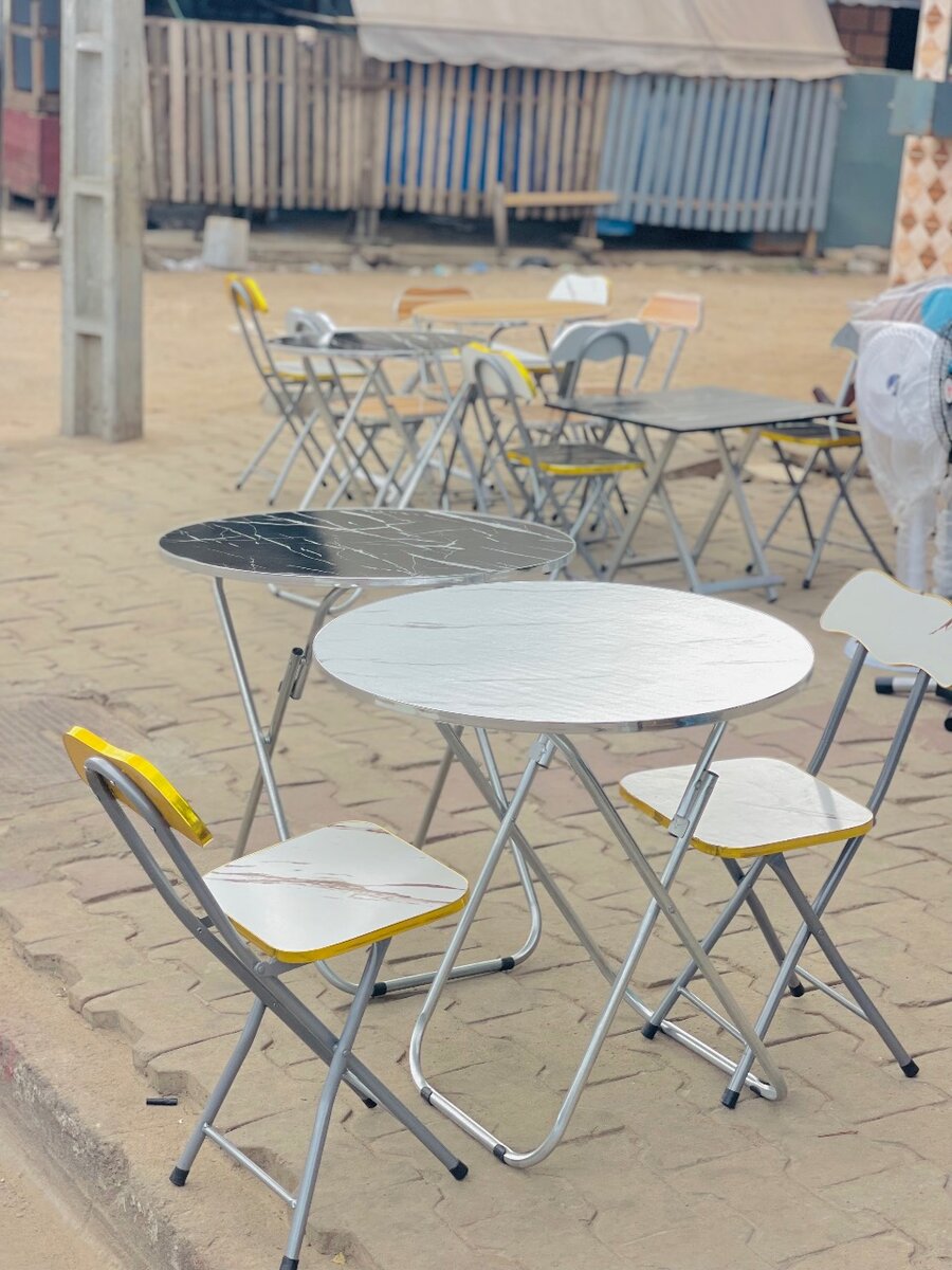 Table et chaises pliantes