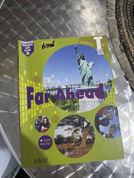 Livre anglais "Far Ahead" Terminale