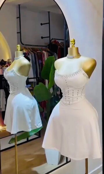 Robes Blanches avec anneaux