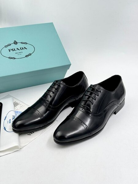 Solid leather shoes