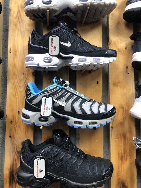 NIKE