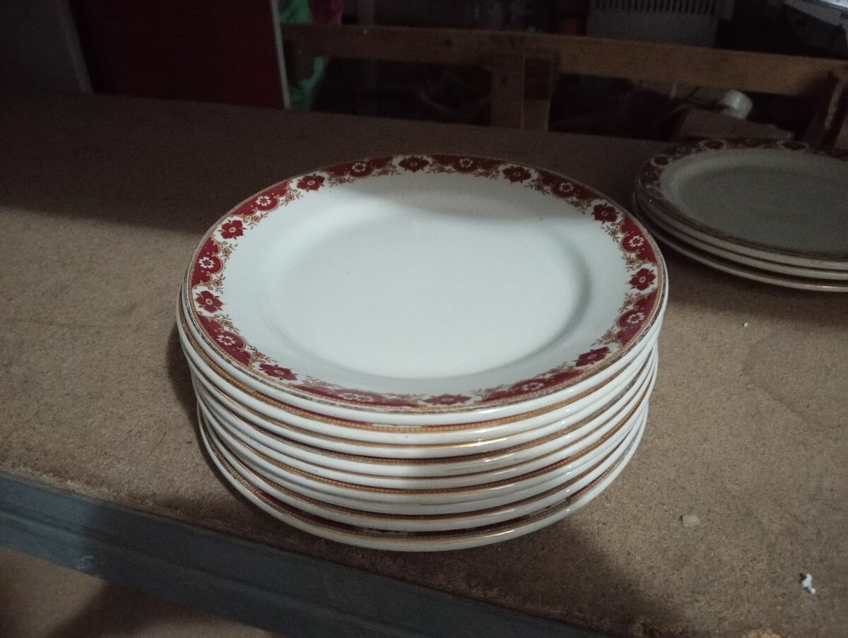 Assiettes en porcelaine décorative