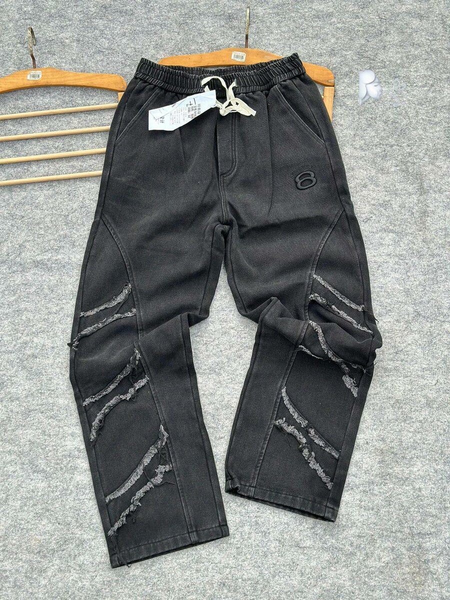 Jean cargo noir graffiti