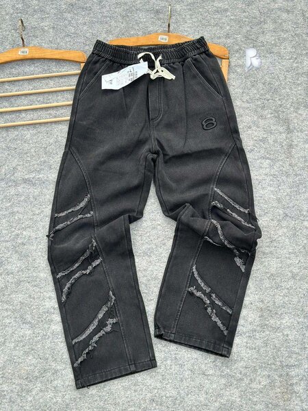 Jean cargo noir graffiti