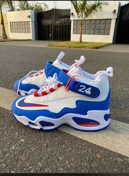 NIKE 24