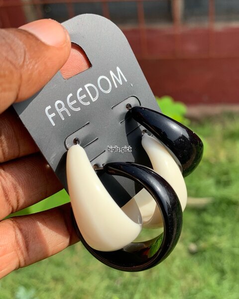 Lightweight earring