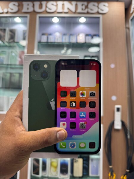 iPhone 13 simple