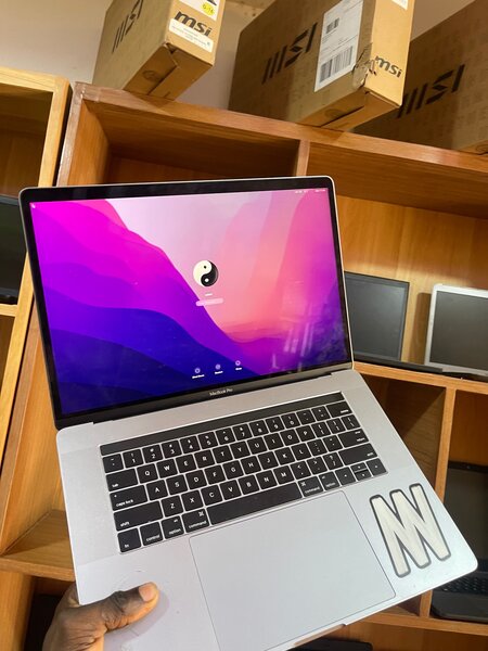 MACBOOK PRO