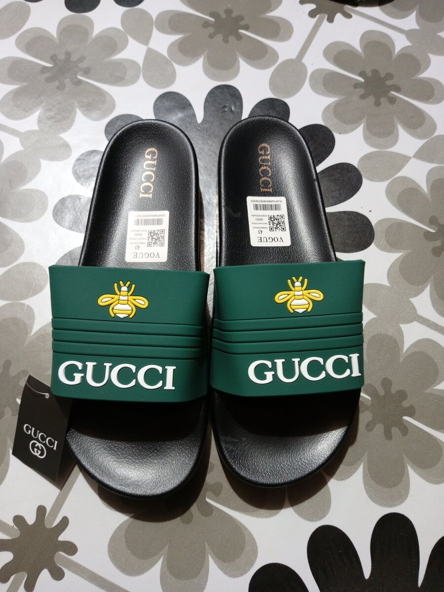 Gucci Slides avec Abeille