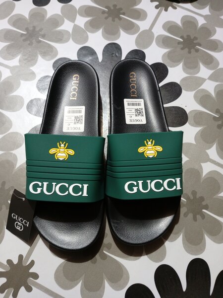 Gucci Slides avec Abeille