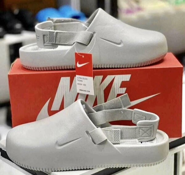 Sandales Nike modernes unisexes