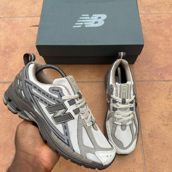 NEW BALANCE 1906R