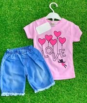 t-shirt imprimé et short en Jean-rose