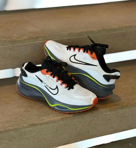 NIKE ZOOM
