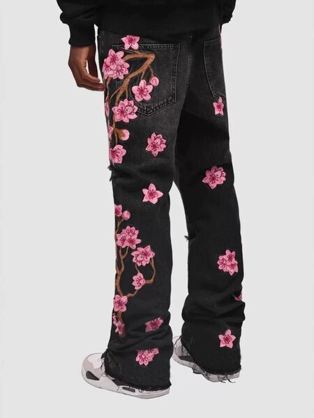 Jeans brodés fleurs cerisiers