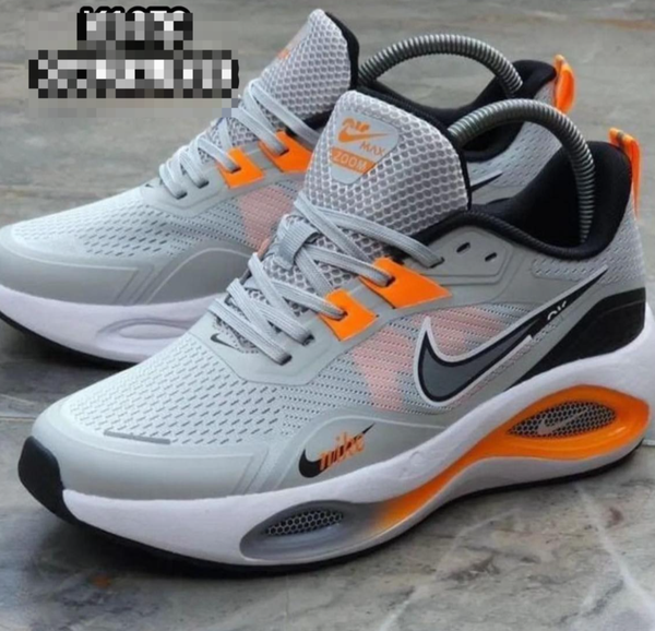 NIKE ZOOM RUNNERS