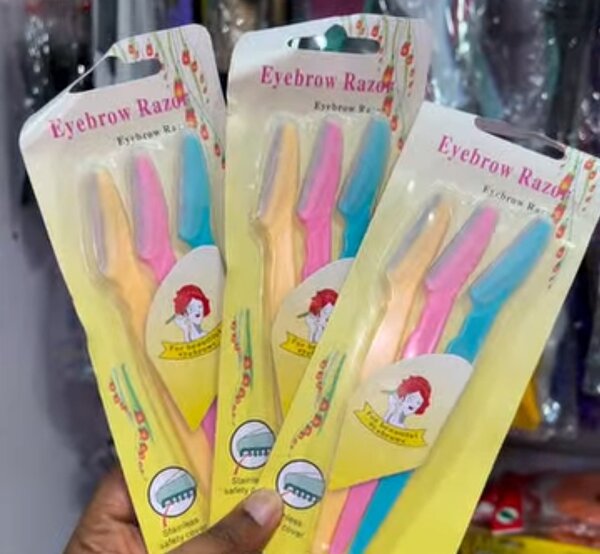 Eyebrow razor